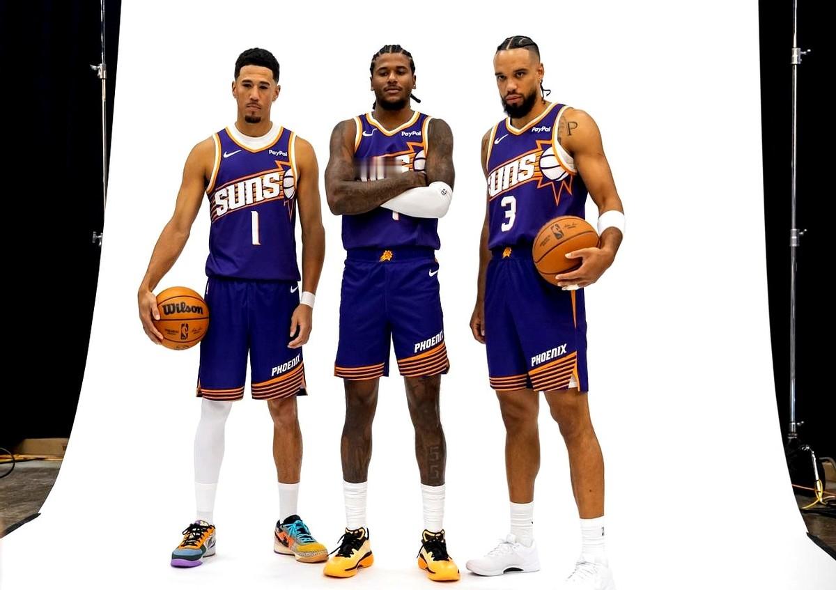 0-3被卫冕冠军雷霆队碾压，太阳队这阵容不动刀真不行了。  布克一个人...