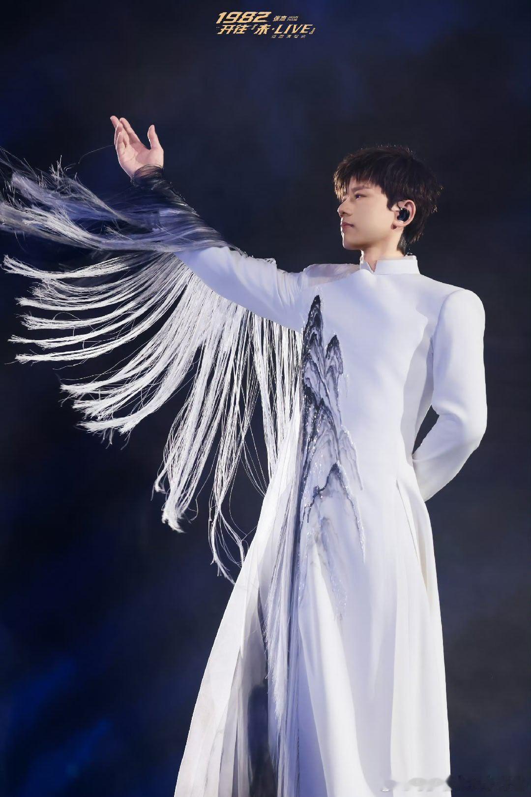 #张杰演绎MJ金曲# 🤟
#张杰致敬迈克尔杰克逊# 🥰
天呐～又是一首MJ的经典歌曲～想听现场的心已经按捺不住了～ ​