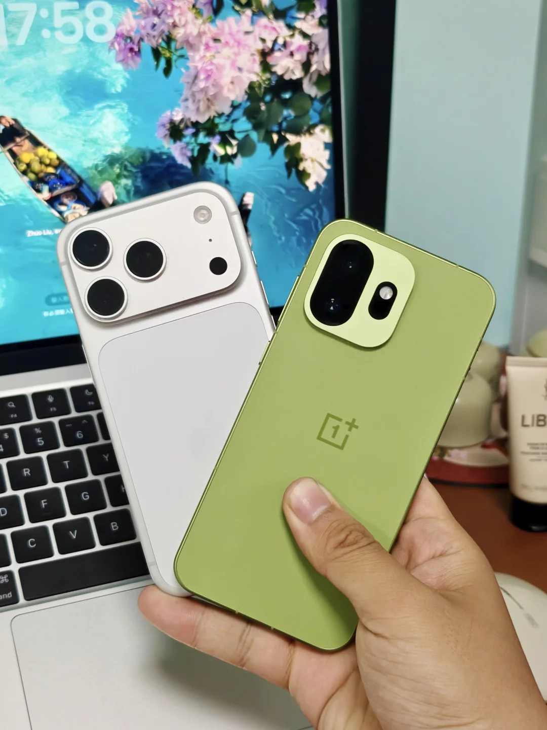 一加15T＆iPhone17Pro｜小屏旗舰，谁更值得