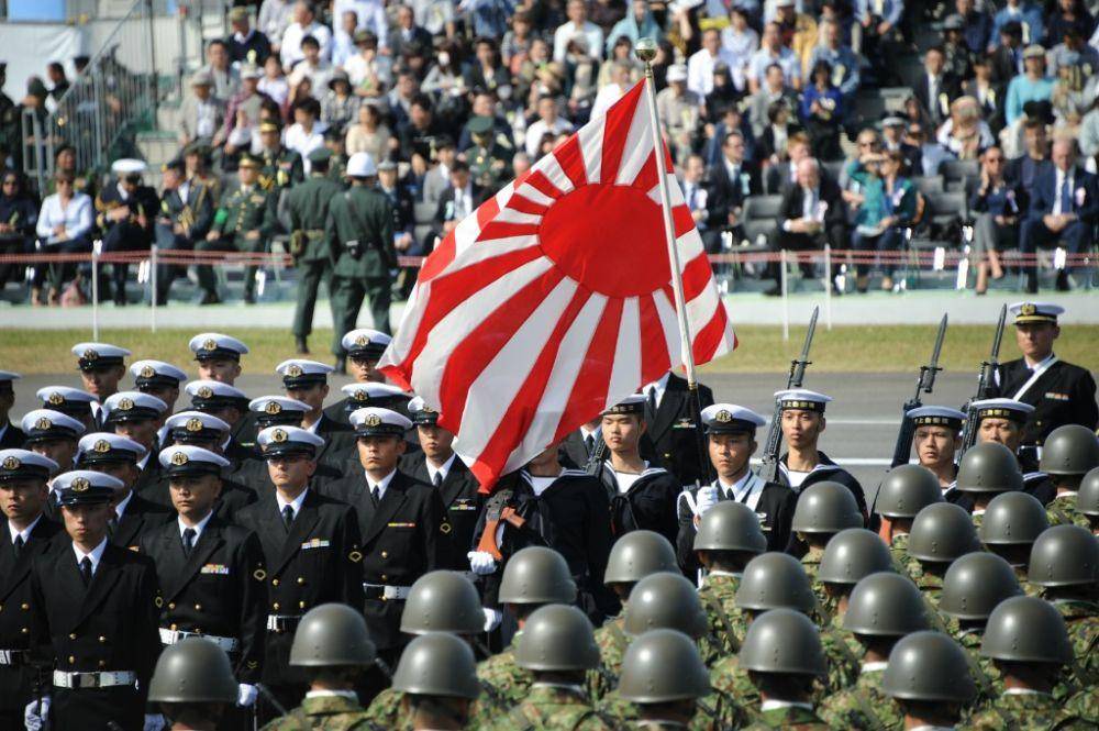 #日本自卫队指挥体系或引入美国AI# 日本共同社8月17日报道称，相关人士透露，日本防卫省已开始研究将美国企业研发的人工智能（AI）技术引入日本自卫队的指挥控制体系——据称其目的在于“通过AI辅助指挥官分析战况、选择目标，甚至向部队下达命令，从而加快决策进程”。

 ​