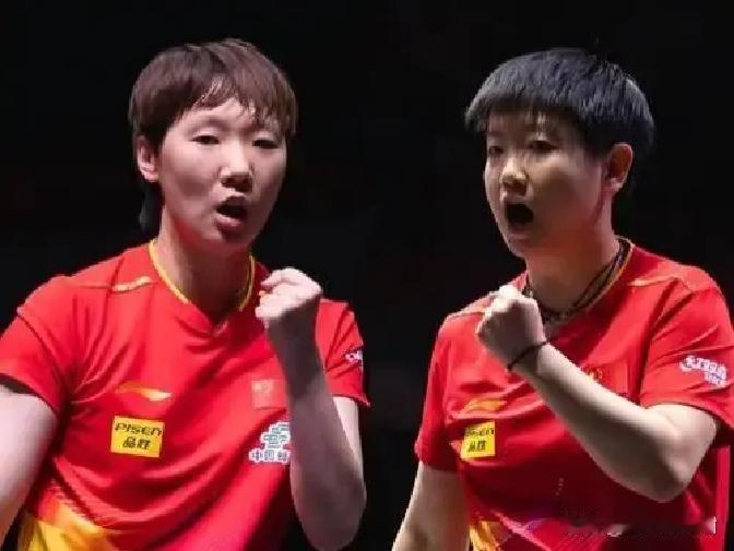 林诗栋一日两战零封莎头又4-2逆转日本夺男双金牌，温瑞博向鹏9-3领先被翻盘，国乒男团丢冠后靠21岁小将亚运四连冠救赎
温瑞博和向鹏在第五局9比3领先的时候，几乎所有人都以为男双决赛将变成一场中国队内战
张本智和站在球台对面，面无表情地擦了擦汗。接下来的七分，温瑞博的正手短球被反复撕开，向鹏的中路衔