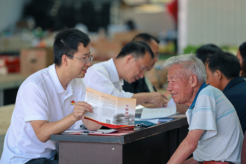 网传“能申请低保的十种病”，真相讲清楚，别白跑一趟
 
很多人听说得了某些大病，就能办低保。
这里先纠正一个关键误区：不是得了这个病就一定能办低保。
低保的核心条件：户籍在本地，家庭人均收入低于当地低保标准，房产、存款、车辆等财产不超标 。
 
只是有一些重病，治疗周期长、花费巨大、容易丧失劳动能力