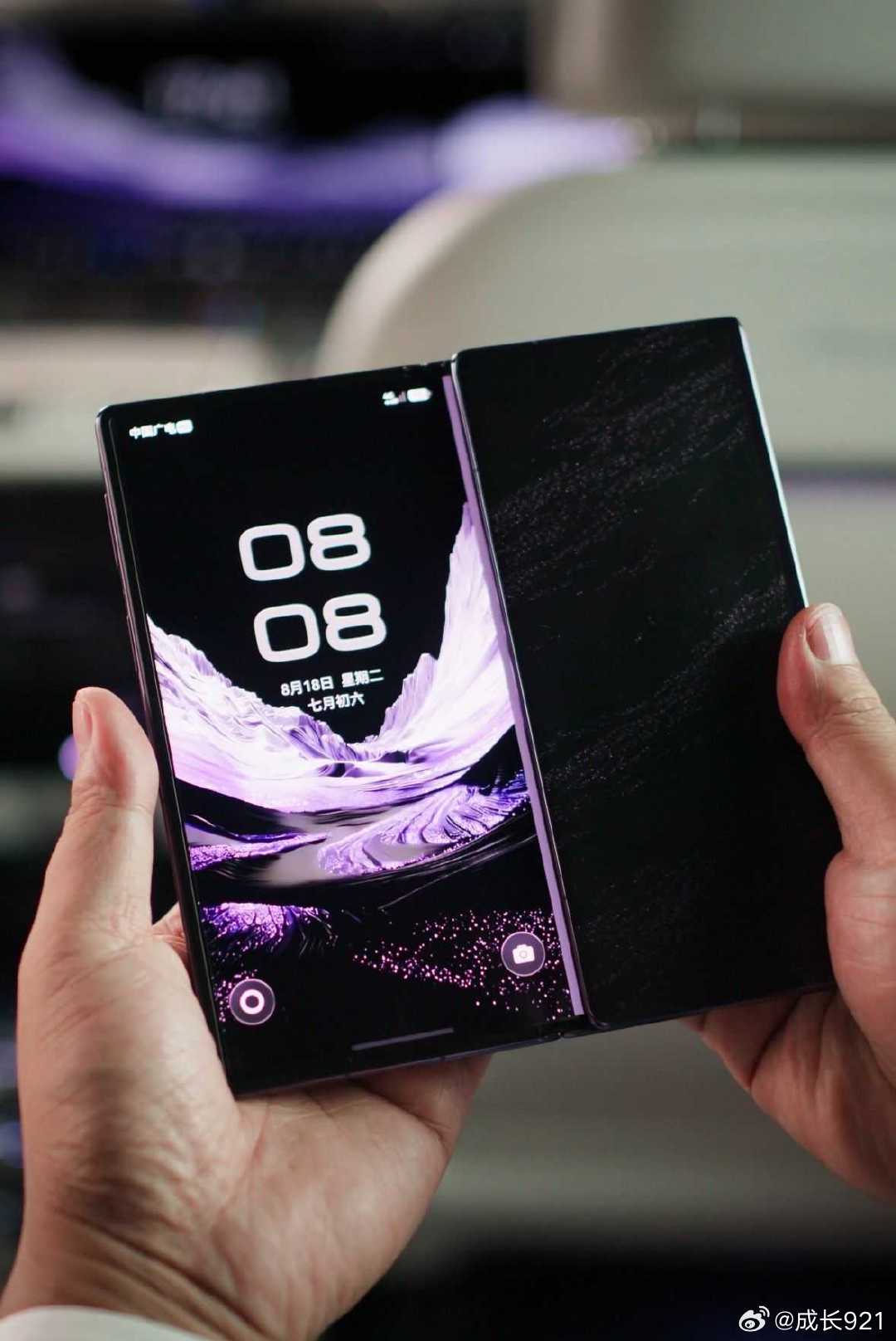 #华为发布MateXT2##华为推出业界最薄折叠屏#在HarmonyOS 7｜HUAWEI Mate XT 2 及全场景新品发布会上亮相的全新展翼三折叠，兼顾纤薄机身与整机可靠性，在轻薄的基础上也优化了耐用表现。 ​