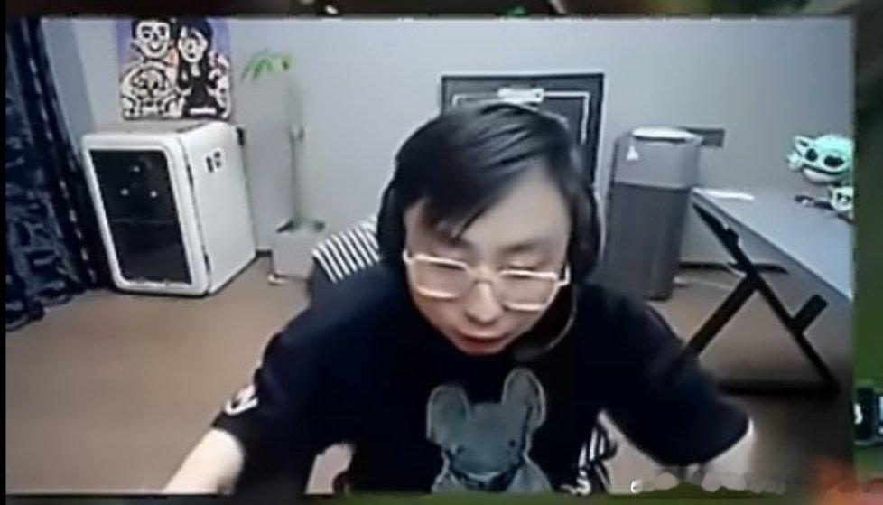  #水晶哥谈Breathe出装#
水晶哥当场发出灵魂拷问，这件装备的选择争议拉满，很多观众看完比赛也跟着一头雾水。 ​