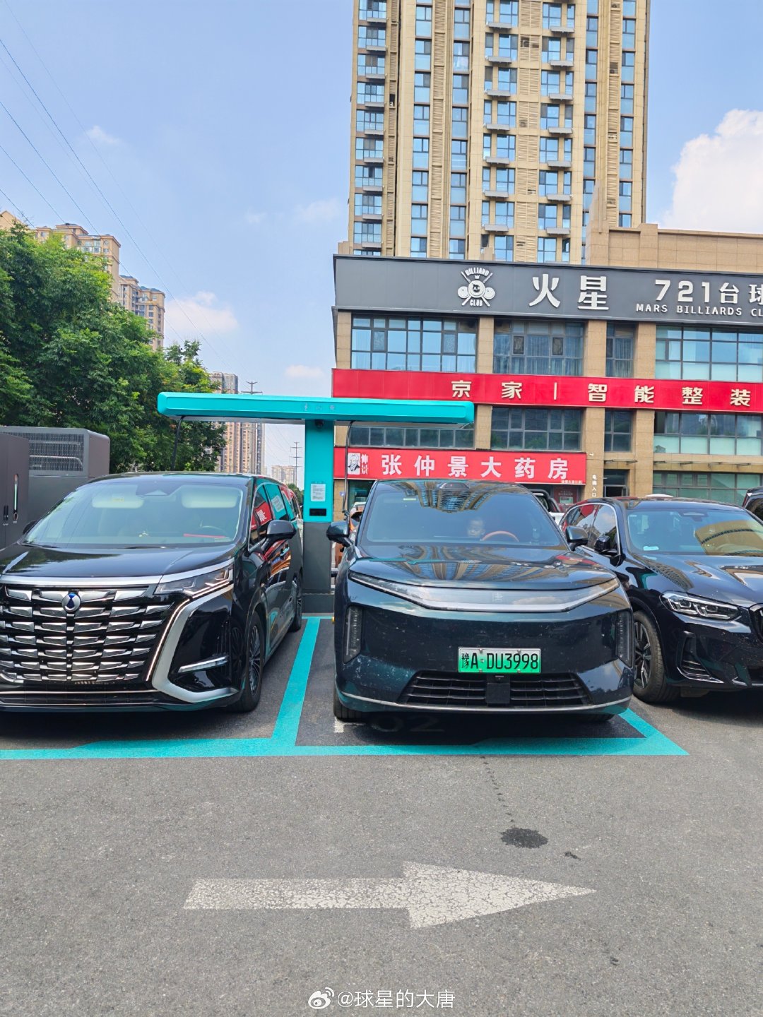 打卡全国闪充站  新乡
俺的#比亚迪大唐# 气质一点不输#腾势d9# 。其实电还能到家，为了吸取上次教训，还是充饱为好。#新能源汽车[超话]##腾势[超话]##比亚迪[超话]#  ​
