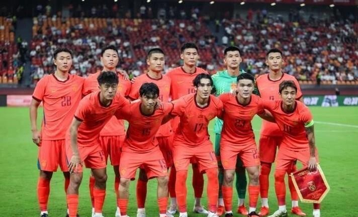 重庆四国赛这批人，大半去不了沙特。闫炳良、魏震、刘洋、张瑷珲、黄晟豪、杨明洋、程进、王子铭、杜月徵、陶强龙、赵松源——这些名字大概率只是过渡期的过客。真正的亚洲杯班底，得看朱辰杰、李昊、杨希、胡荷韬、王钰栋、张玉宁这批被亚运队抽走的人回来之后怎么搭。邵佳一手里能打的牌其实就那十几张，塞尔吉尼奥和张玉