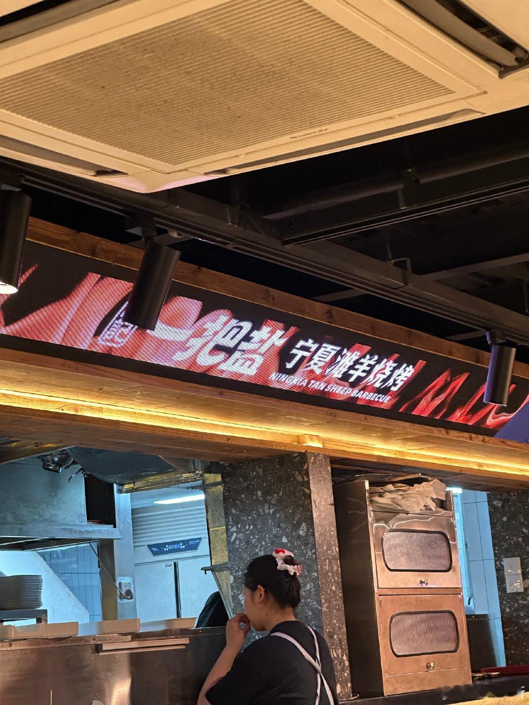 在成都喝一杯青岛啤酒
吃一顿宁夏烤肉
我爱CDC
必修耍起
#2026成都车展#  ​