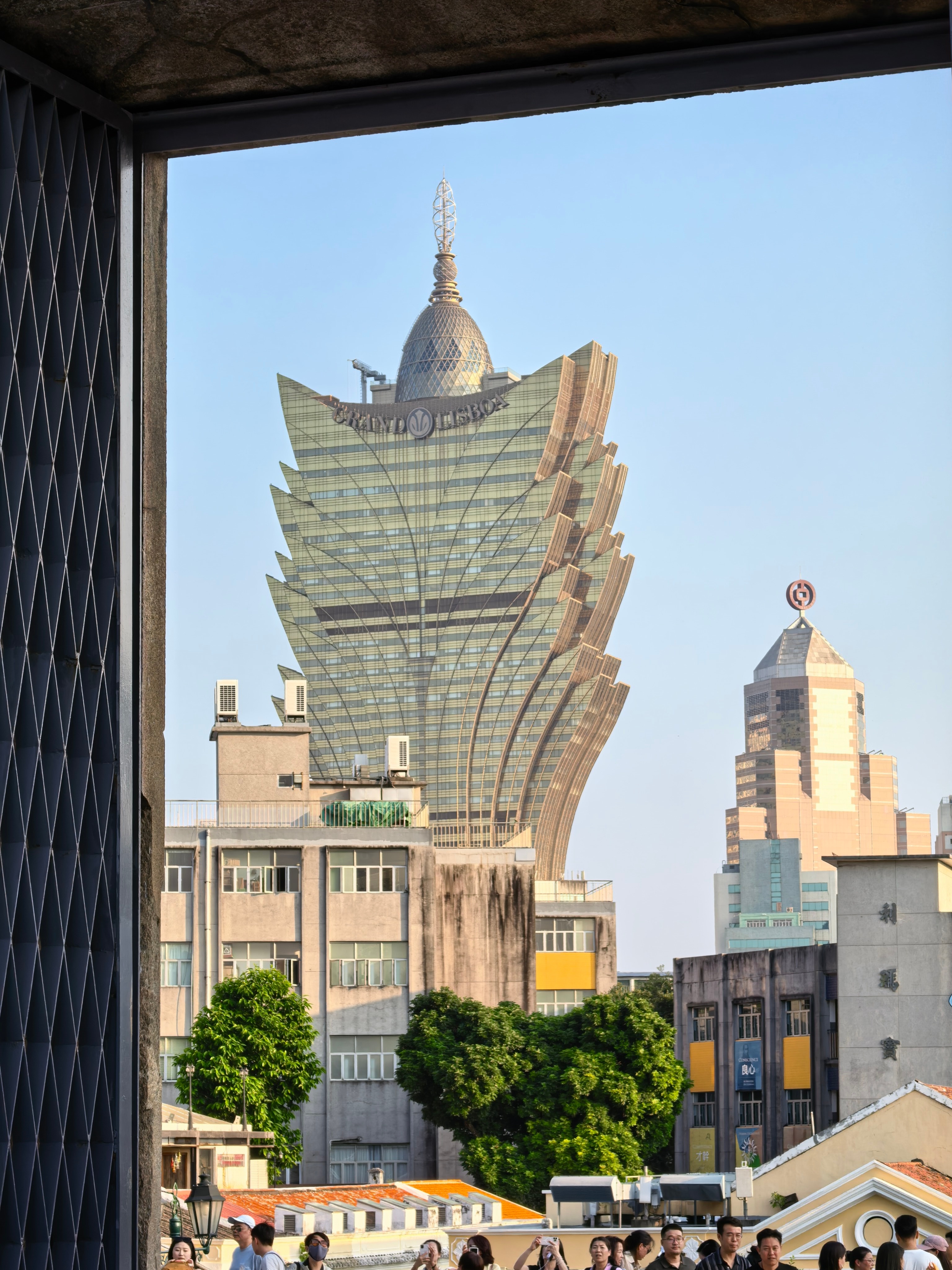 澳门City Walk的半天拍到了这些～ 
均来自华为Pura X View原色模式直出  ​