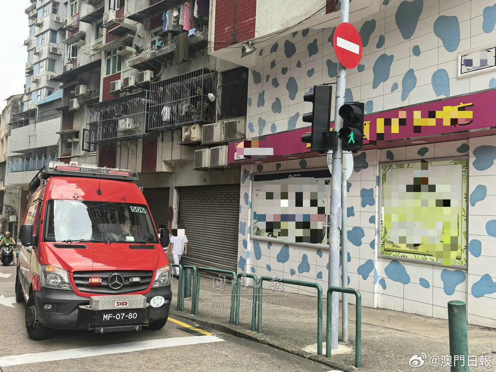 【士多鸟拜斯住宅高空堕物 两童伤】

澳门治安警察局接报，今日中午12时50分，澳门士多鸟拜斯大马路近某住宅发生一宗高空堕物事件，有两名伤者，无毁损。

伤者为1名男童及1名女童。 ​