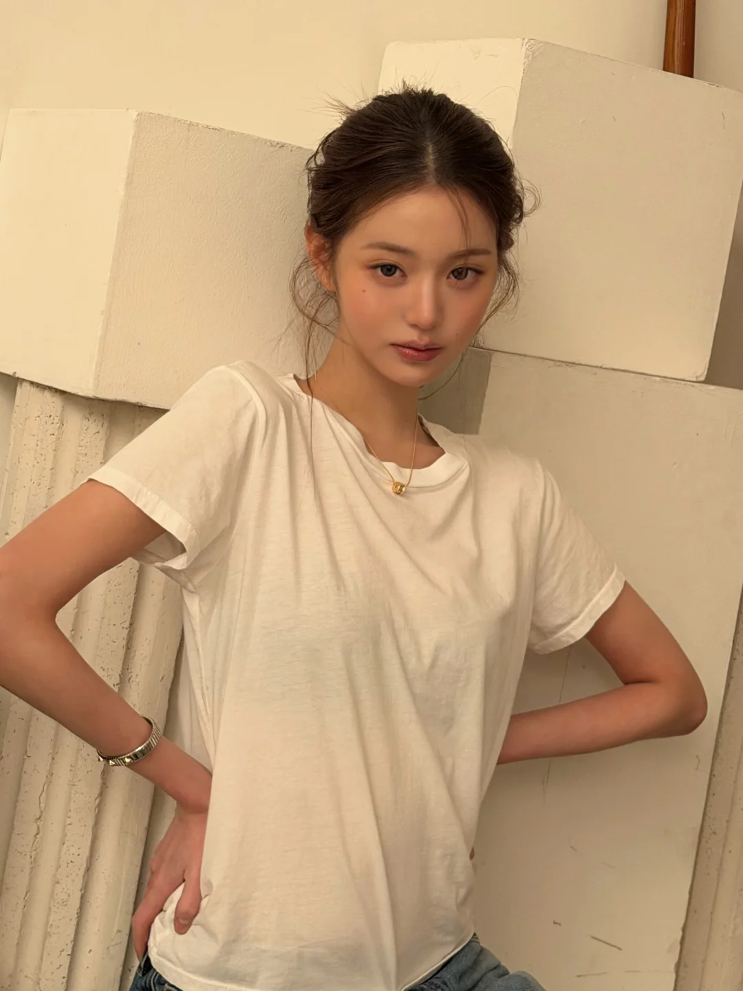 普通的白T也能穿的这么美