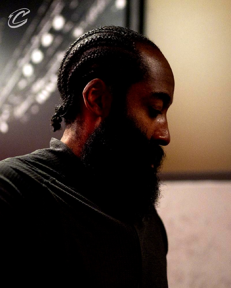 自家禁区怎么就成了别人的走廊？    骑士队被猛龙扳平了，2-2平，客...