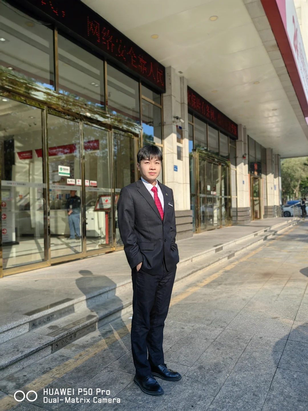 右滑你们将有机会认识我弟弟