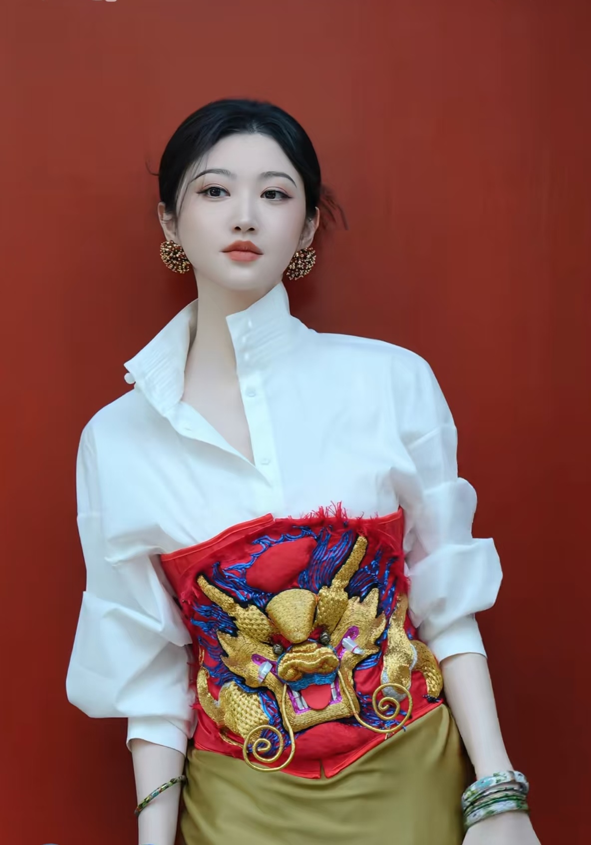 景甜这组照片真的太太太美啦！！
真人间富贵花，年龄越大越有韵味，不必去硬凹少女感[舔屏][舔屏]