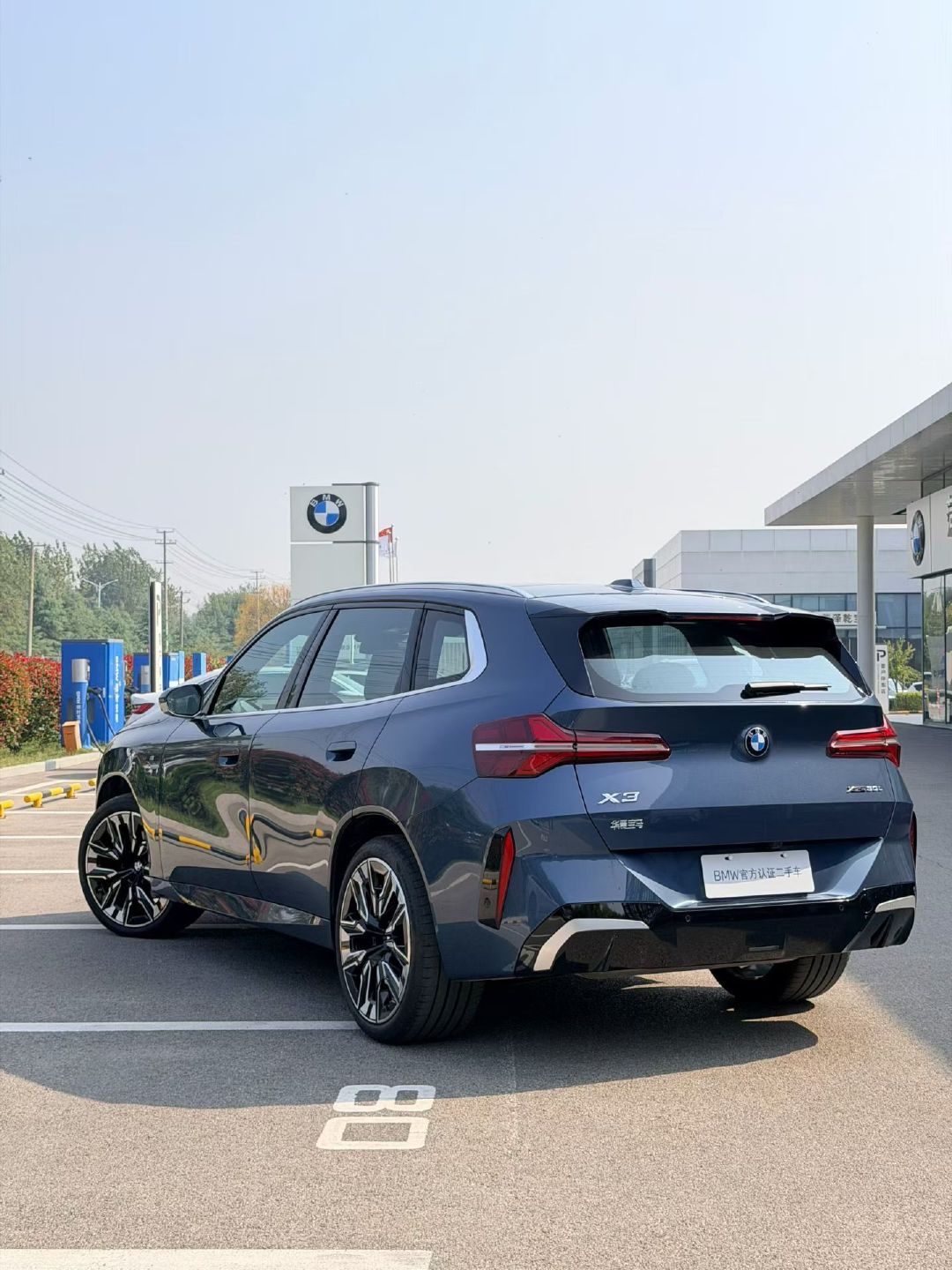宝马官方认证二手车
宝马 X3 30Li 尊享 M 运动套装
2025 年上牌，里程2万
原版原漆

原厂定制选装合计 20500
21寸空气动力学轮毂｜方向盘加热｜无线网络

原价含选装：470400
 一口价26.5万 ​