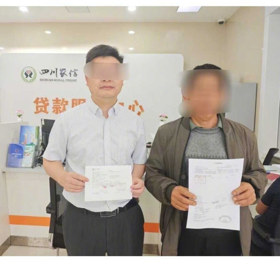 #六旬男子贷款八万二补缴社保#
在四川屏山，当地推出社保信用贷款。
一名六十岁的村民，因为家境贫寒，无力一次性补缴，依靠一笔八万多元的专项贷款，完成养老保险补缴，顺利拿到领取养老金的资格。
 
但一个现实问题随之而来。
每个月的还贷数额，高于他到手的养老金，
这就意味着，在还清贷款之前， ​