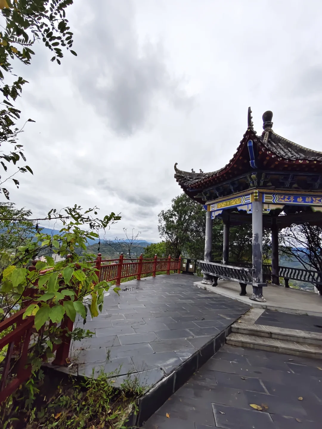 在山顶看远山云海☁️