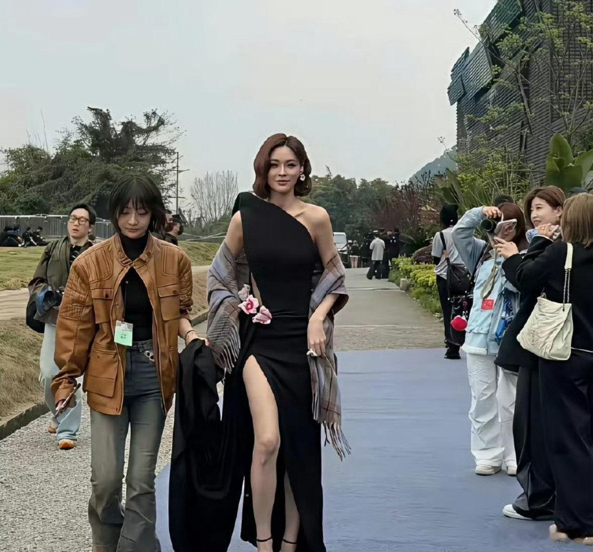 一直挺好奇杜海涛当初是怎么被她吸引的 ​