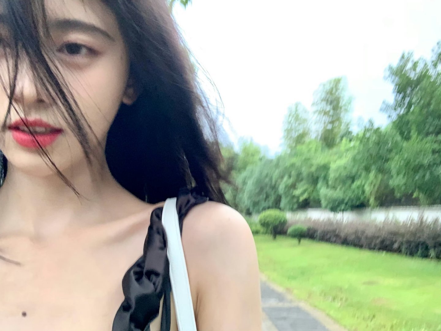 鞠婧祎丨一些自由感🍃🍀 
#鞠婧祎live图 美味# ​