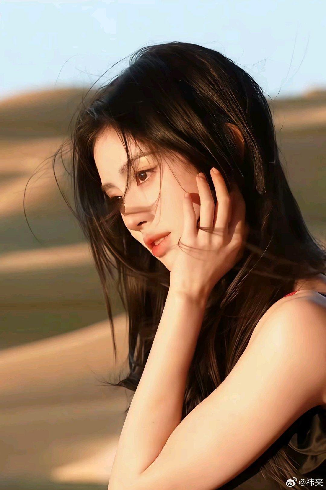 #鞠婧祎[超话]##鞠婧祎[超话]##鞠婧祎[超话]# jjy 🍊 #鞠婧祎万花世界# jjy🍊#鞠婧祎来战# 

🦋饭制手幅“少女于枷锁之中歌唱 被神明眷顾 冲破被人们编织的枷锁 带来黎明前的曙光 玫瑰将为她盛放”

​