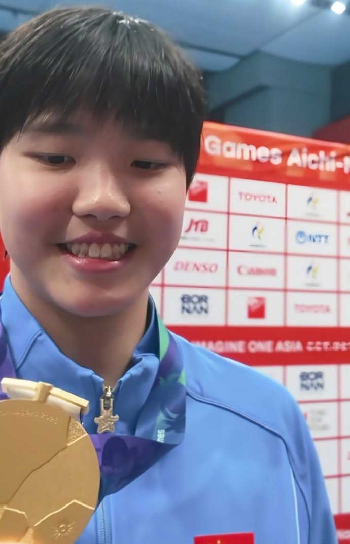 13 岁、3 金、破亚洲纪录 —— 于子迪当选亚运女子 MVP[赞]
10 月 4 日，亚奥理事会官宣第 20 届亚运会最有价值运动员：中国游泳小将于子迪当选女子 MVP，泰国短跑名将汶颂当选男子 MVP。
  即将年满 14 岁的于子迪，首次参加亚运会就斩获女子 200 米蝶泳、200 米个人混合