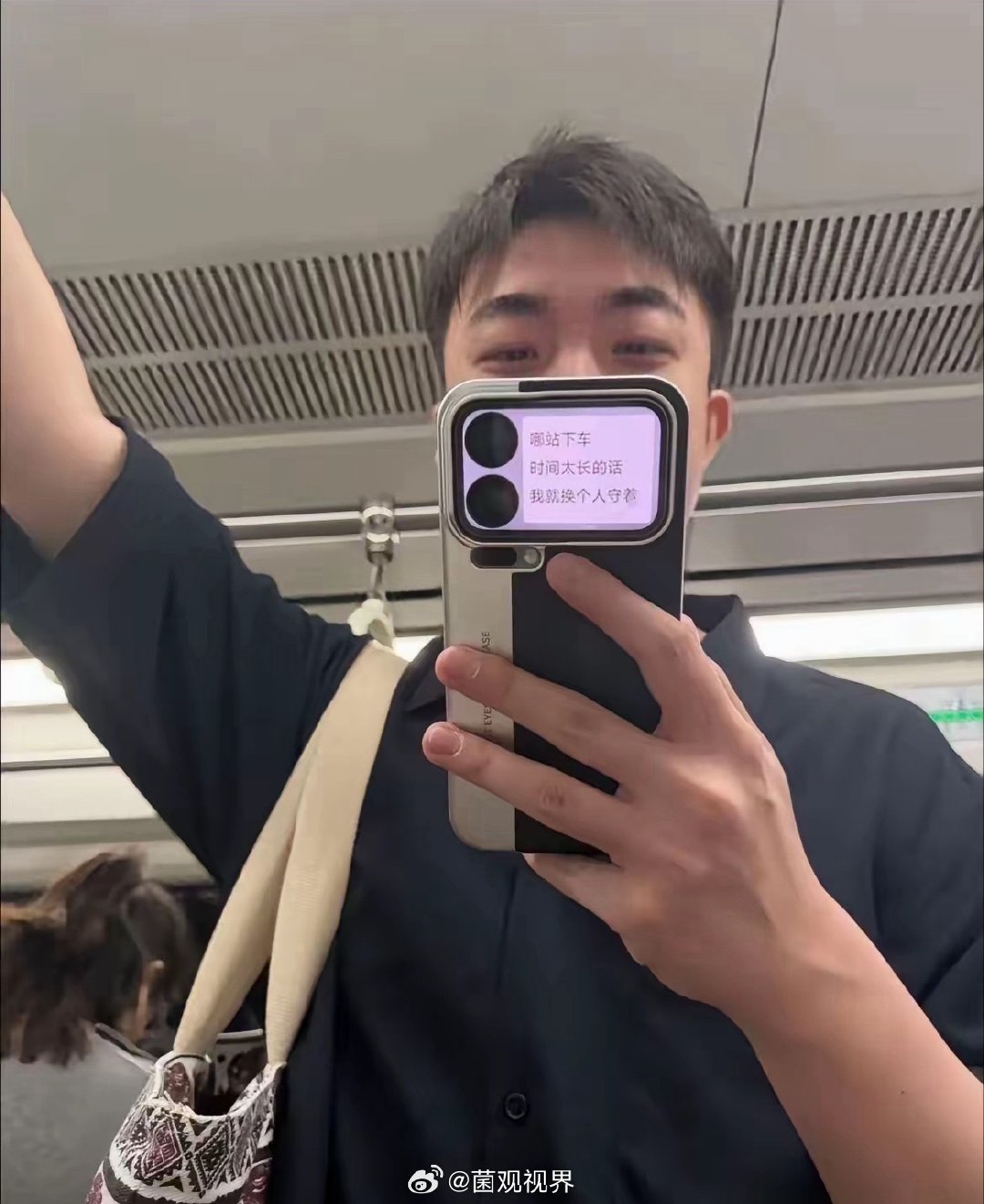 现在知道小米18 Pro这块背屏应该怎么用了吧 ​