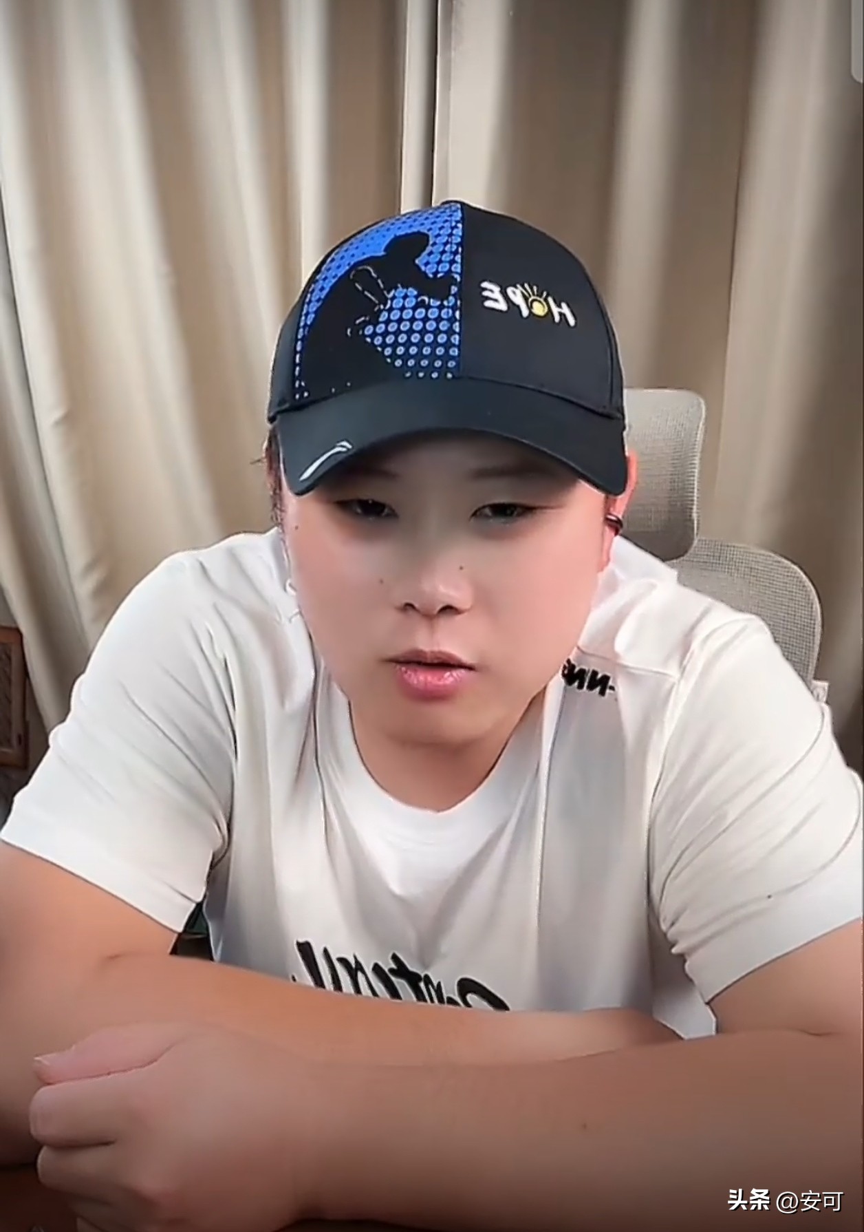 致远老师:王楚钦从出道以来，他就善于打阵地战，善于打这种硬碰硬，他也不怕你，这个只是说他采取更稳健的方式，用控制的方法把你拿捏，当控制的方法我拿捏不了你的时候，我就跟你硬碰硬。
这种世界大赛，总有一场两场比赛对手是要将你置于死地的，他不会放过你的，那你怎么办？那你不能回避，不能说抱着侥幸，你必须要回