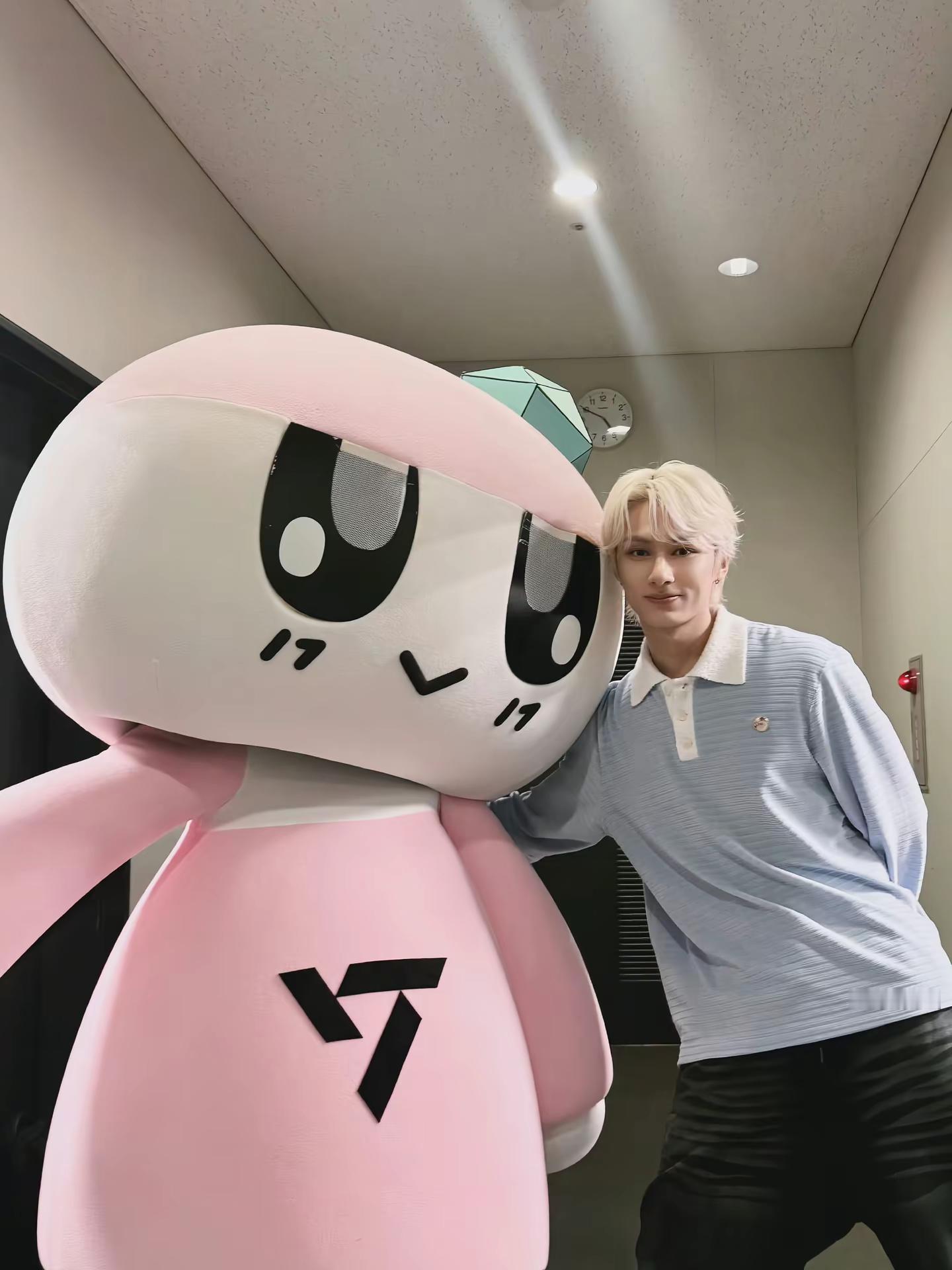 萌俊辉>.<