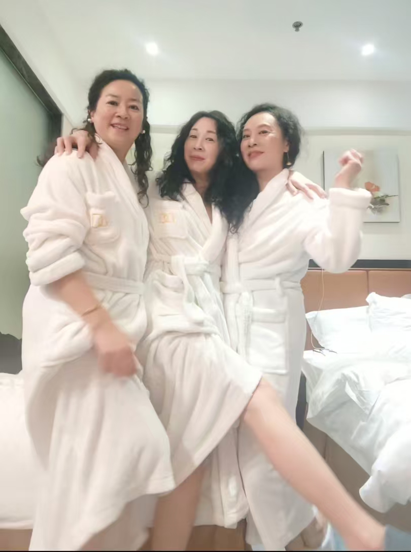 <p>辣妹穿搭 女神 气质范 好身材好气质 <!--{img:0}--...