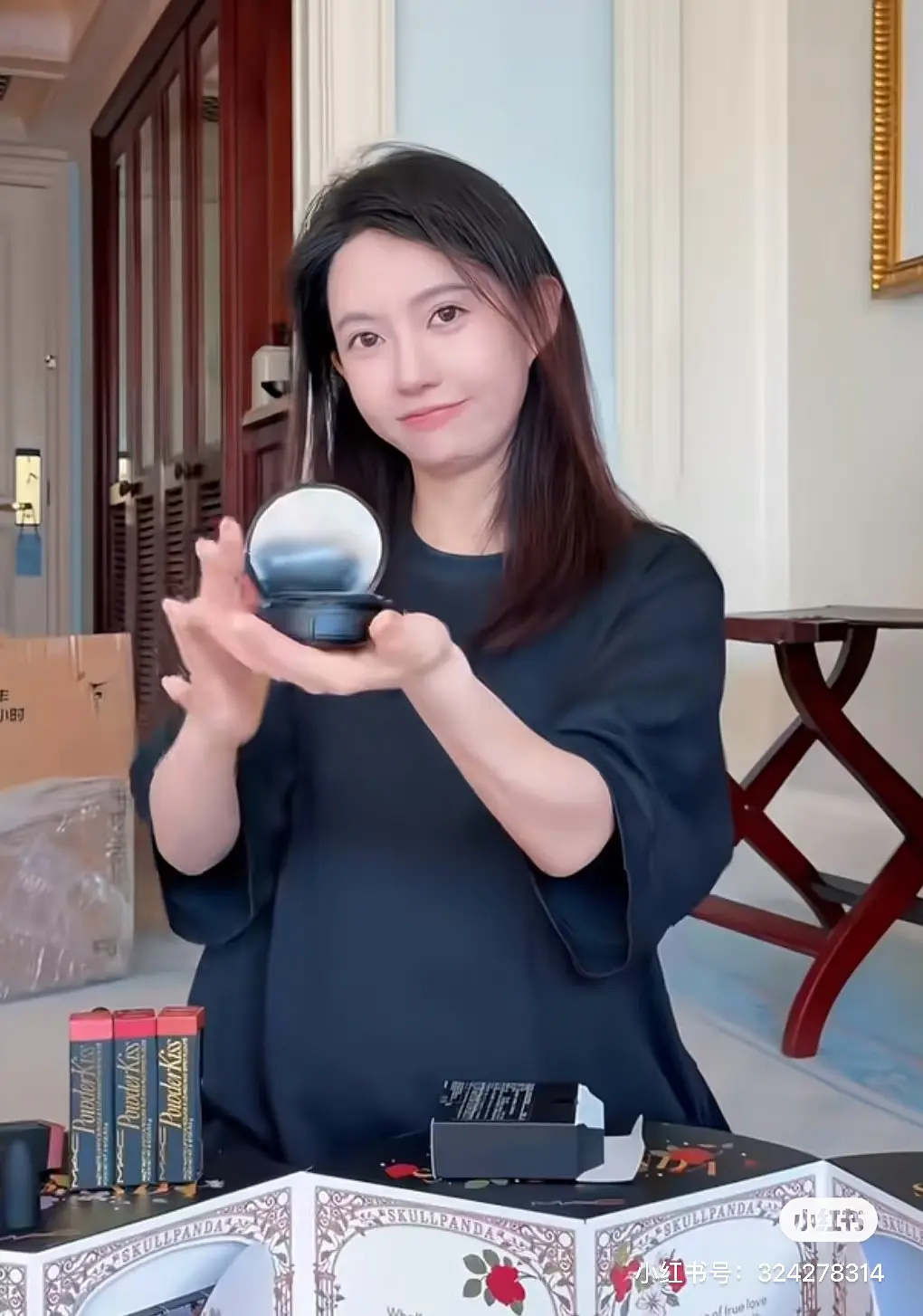 网友扒线索，白宇被传疑似升级当爸
 
刷到这个瓜还挺意外的。有网友回看刘萌萌8月的视频，觉得孕相明显，之后她就停更了好一阵子。最近重新露面，不少人看她状态，都在说看着像产后。
 
一来二去，网上就传开白宇疑似要当爸爸了。两人恋爱长跑这么多年，一直都很低调。目前都只是网友看图猜测，当事人还没有出来回应