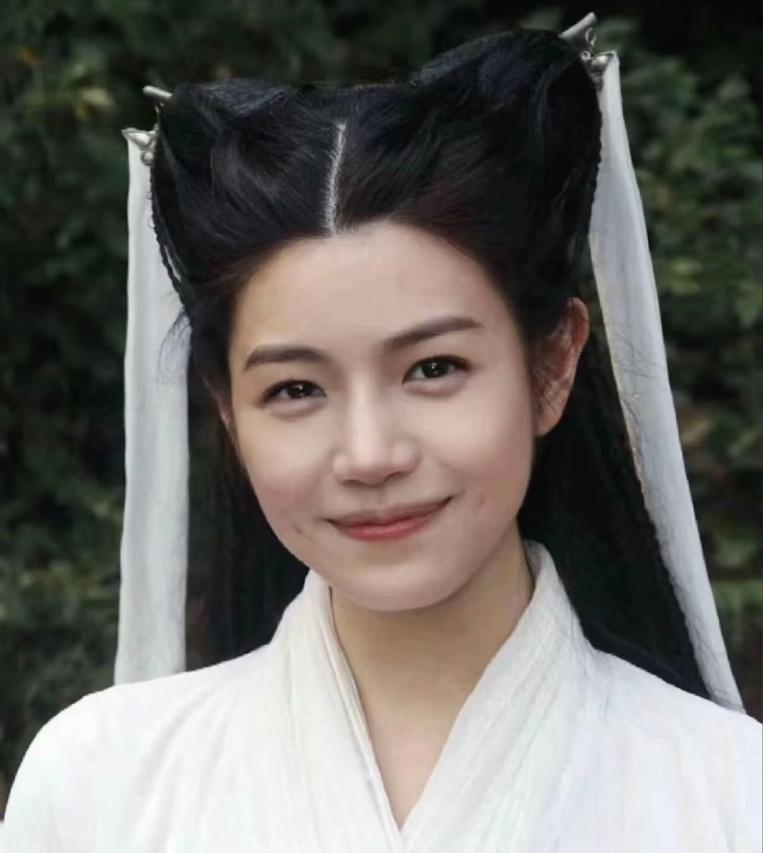 #陈妍希# 💕#陈妍希坦荡聊神雕侠侣#

以前的《神雕侠侣》，她一出场就惊艳到我了，后来去找了很多她的照片🥰 ​