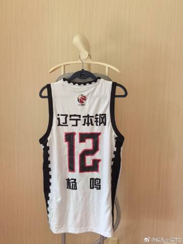 杨鸣亲笔签名辽宁本钢篮球队球衣|||<br />全新球衣L码<br ...