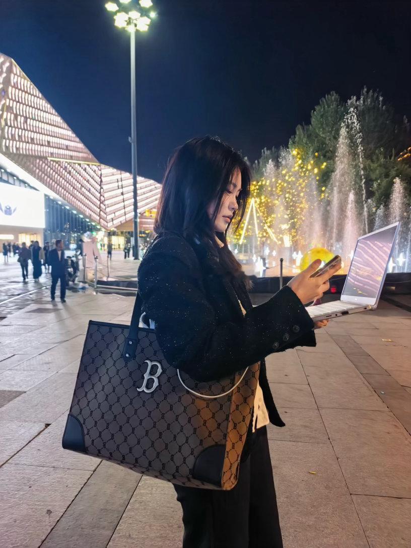 中国电信：对不起，您拨打的用户正在遥遥领先，暂时没空接电话#华为# #电信# ​