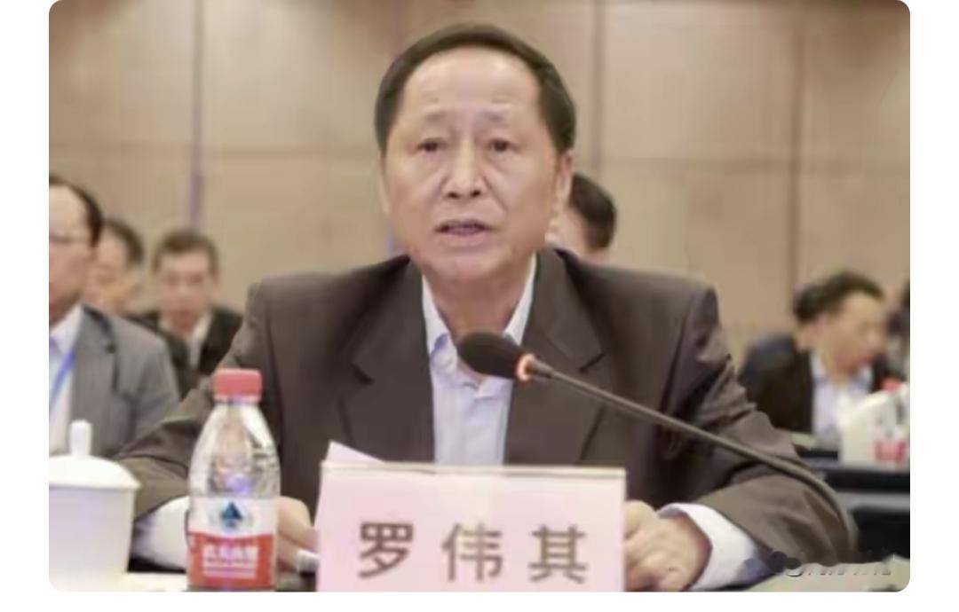每次看到教育厅厅长、教育局局长落马的消息，心情都非常的沉重，甚至有些难受。教育厅厅长教育局局长的责任底线和良知，可以极大的影响一大片区域的教育生态，影响一大批一线老师的生存状态，甚至可能影响一大片学生的前途。这些人或贪或占，把手中的权力作为谋私的工具。  其实贪或者占还不是最可怕的，最可怕的违规违法