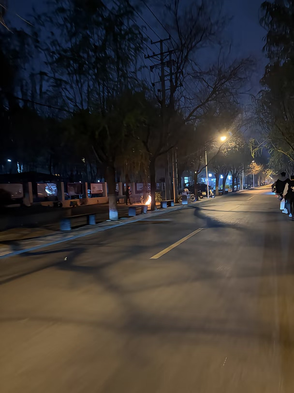 路过小吃街，被这人间烟火治愈了