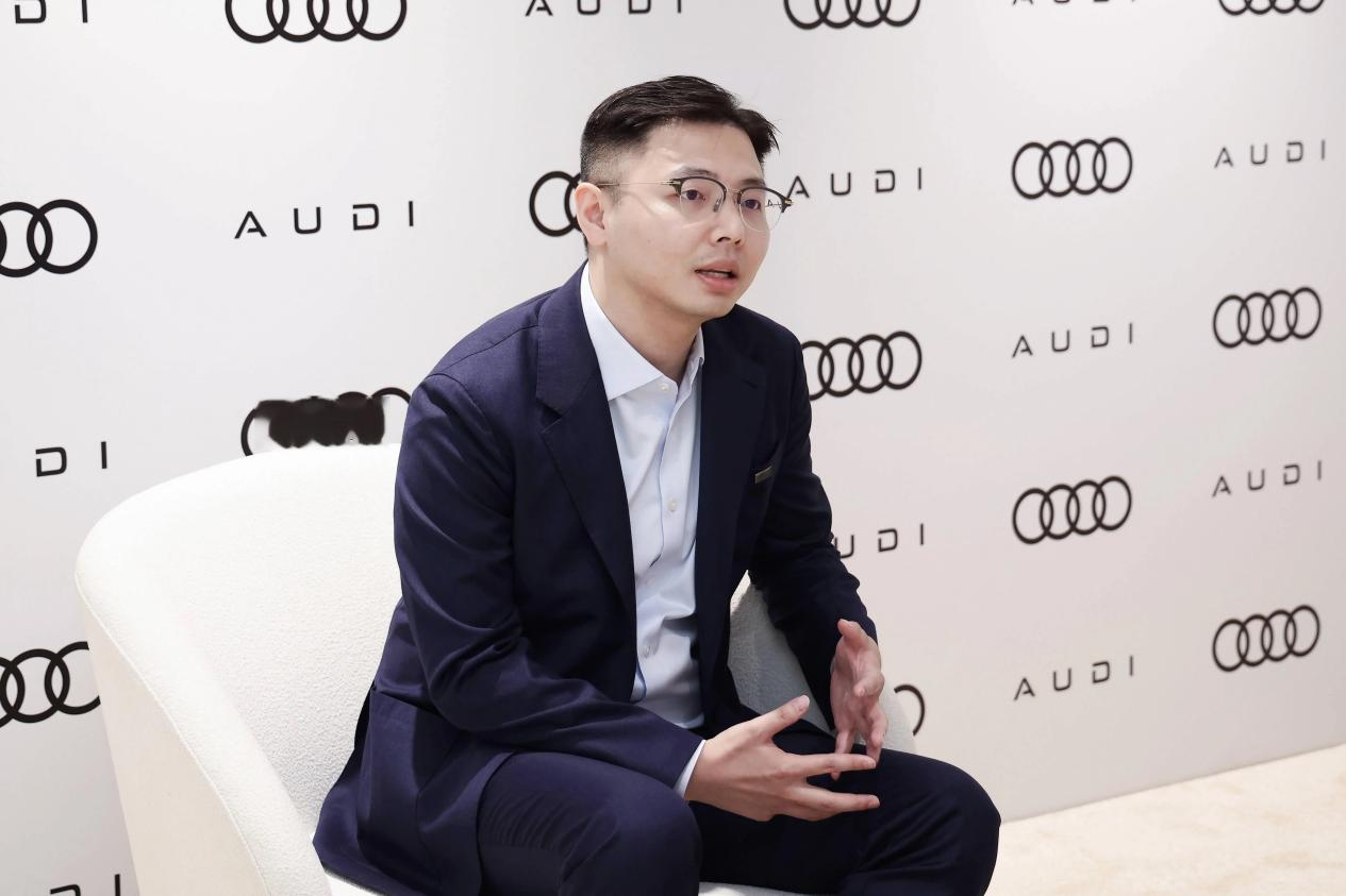 奥迪总部不认 AUDI？上汽奥迪：断章取义！
9月21日，就近日海外AUDI平行进口车相关报道，上汽奥迪营销事业部副总经理谢施奇进行了澄清说明。
谢施奇表示：奥迪全球总部不仅完全拥抱AUDI品牌，更将其视为电动化、智能化转型的核心。
他还表示：“从AUDI品牌发布、工厂落成、到新车的亮相、预售与上市