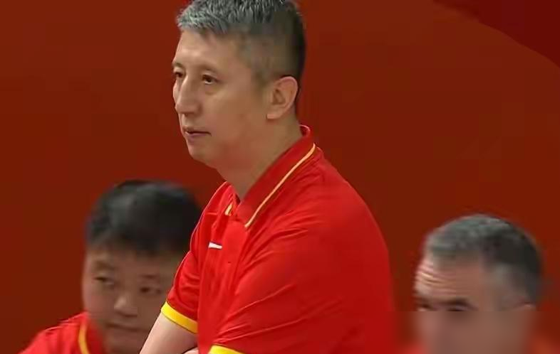 郭士强被骂任人唯亲，反手把新人用到6中6。
李悦洲6中6，18分。王俊杰上半场0分，下半场找回手感，11分。
这要搁杜锋手里，焦泊乔季后赛直接弃用，徐昕也把板凳坐穿。
到了郭士强这儿，焦泊乔14分钟11分6板，李悦洲、王俊杰给足时间，愣是打出来了。
没什么任人唯亲，敢不敢让年轻人上场，数据不