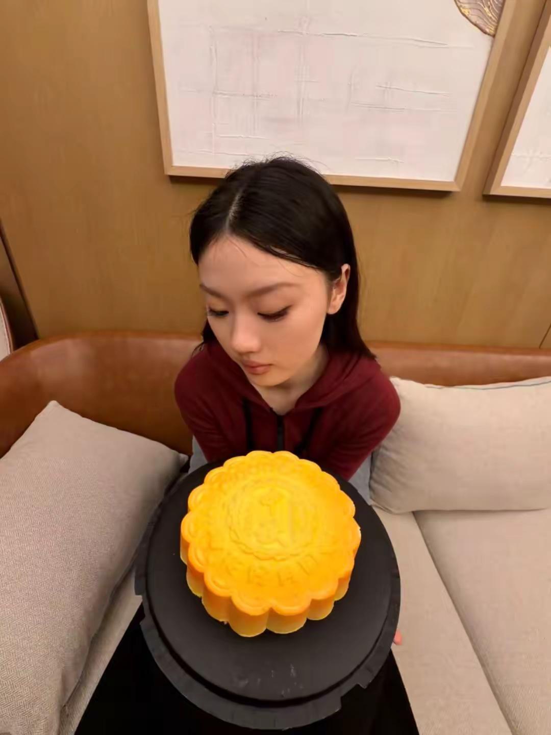 @单依纯 宝宝你萌！谁敢不美满？？单依纯 中秋节快乐 美满一生 湖南卫视中秋之夜
