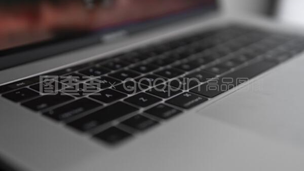 以前想给AI加个自己要的功能，得先学会写代码；现在，你只要开口说需求，AI帮你把工具造出来。

近期，DeepSeek Harness（常被开发者叫作DSH）发布了v0.2.1测试版。这一版里有两个值得普通人也留意的新东西：一个是实验性的Claude Code Mods兼容层，另一个是可以让AI自己