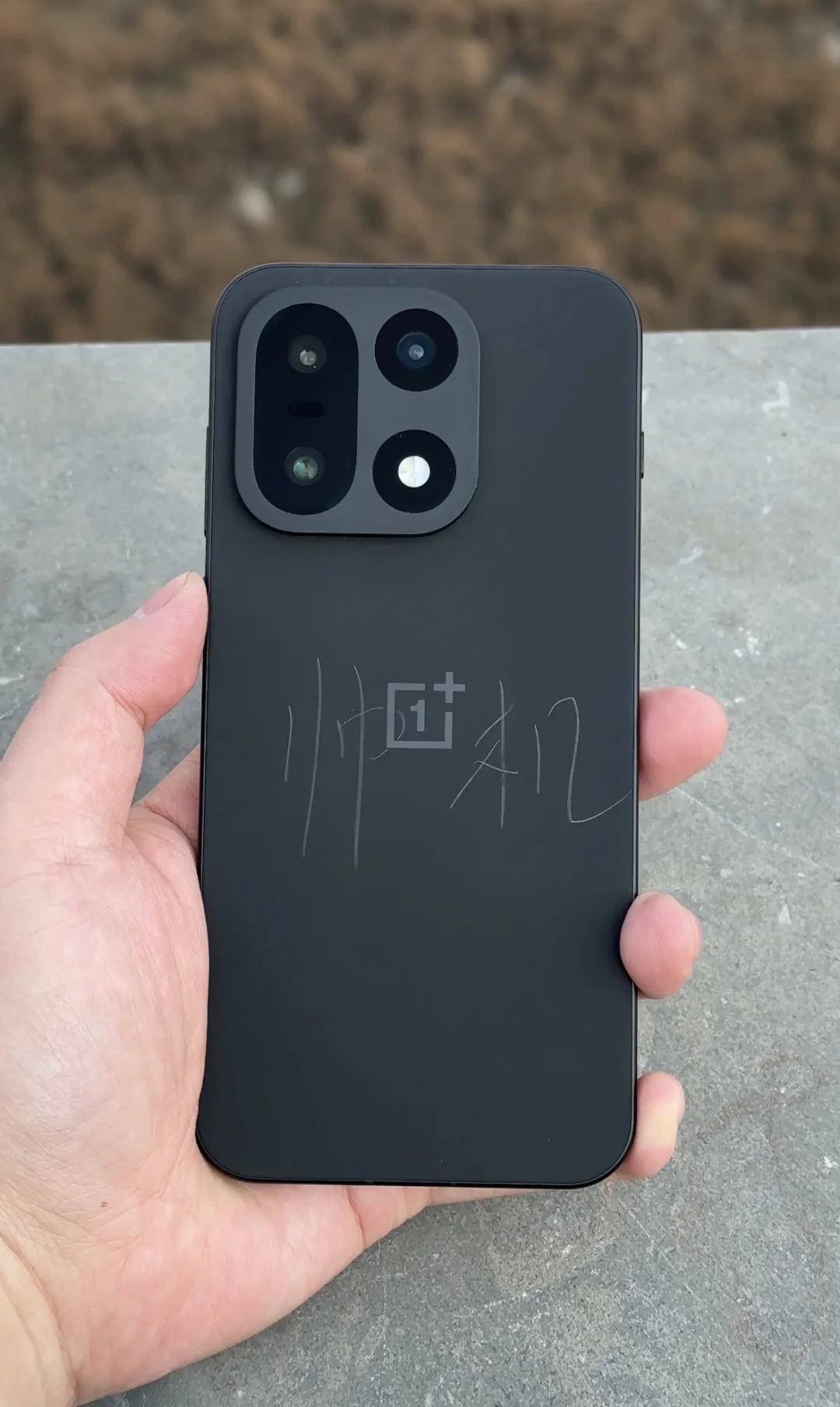 突然发现，手机电池正在加速变大