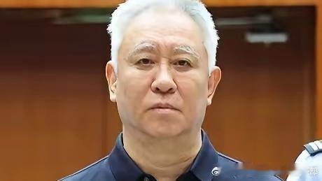 《许家印和前妻丁玉梅的两个儿子:大儿子许智健，毕业于清华大学，工商管理硕士，拥有加拿大永久居留权。小儿》壹切安好678在百度发表了新动态 ​
