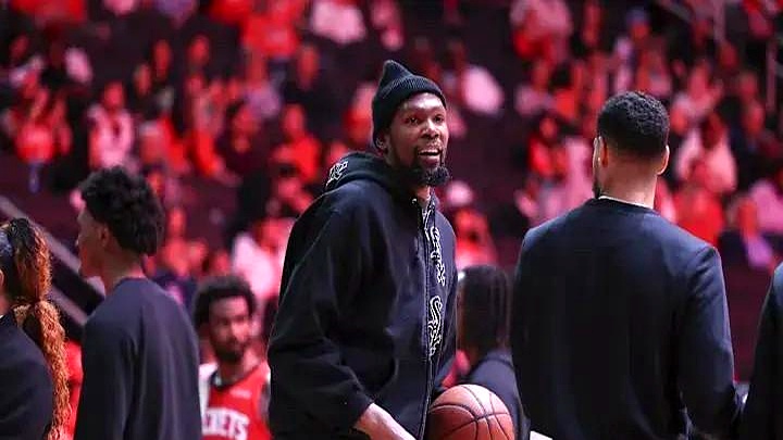 好消息？    杜兰特可能要回归。    美记Marc Stein援引...