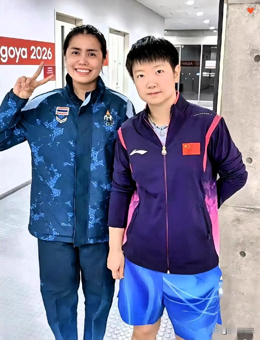 终于明白，多读书、有格局真的太重要了！

不信你看孙颖莎！

 孙颖莎这次真是让我彻底服气了。

这次比赛王曼昱输给朱雨玲之后，网上本来节奏满天飞，好多人正准备跟风吐槽、挑毛病。

谁都没想到，孙颖莎一句赛后采访，直接帮队友把所有舆论压力挡得干干净净。

她语气特别平和地说：
“赛前我们就知道这场不