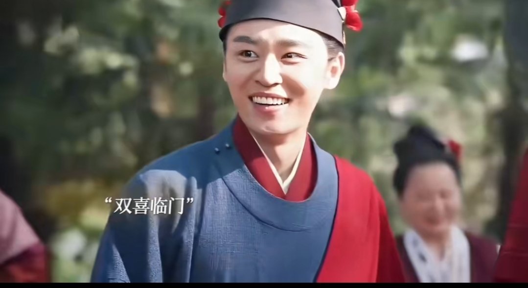 热播剧《兰香如故》迎来收官名场面，丫鬟小莲与甘棠选择在同一天出嫁，甘棠更是嫁给小莲亲哥变姑嫂，这场“三喜临门”的圆满大戏让全网直呼治愈。 一、三喜临门：两桩婚事同日办，喜宴再添新姻缘- 双线并轨：甘棠