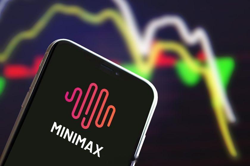 【MiniMax港股破发 市场为何重估AI模型公司？】10月22日，MiniMax（ 00100.HK ）股价跌破165港元/股的发行价。当日，MiniMax盘中股价最低下探到158.1港元/股，跌8.03%；最终收报160.7港元/股，跌6.52%，对应市值为566.4亿港元。

　　MiniMax在1月9日登陆港交所，IPO净募资额为45. ​