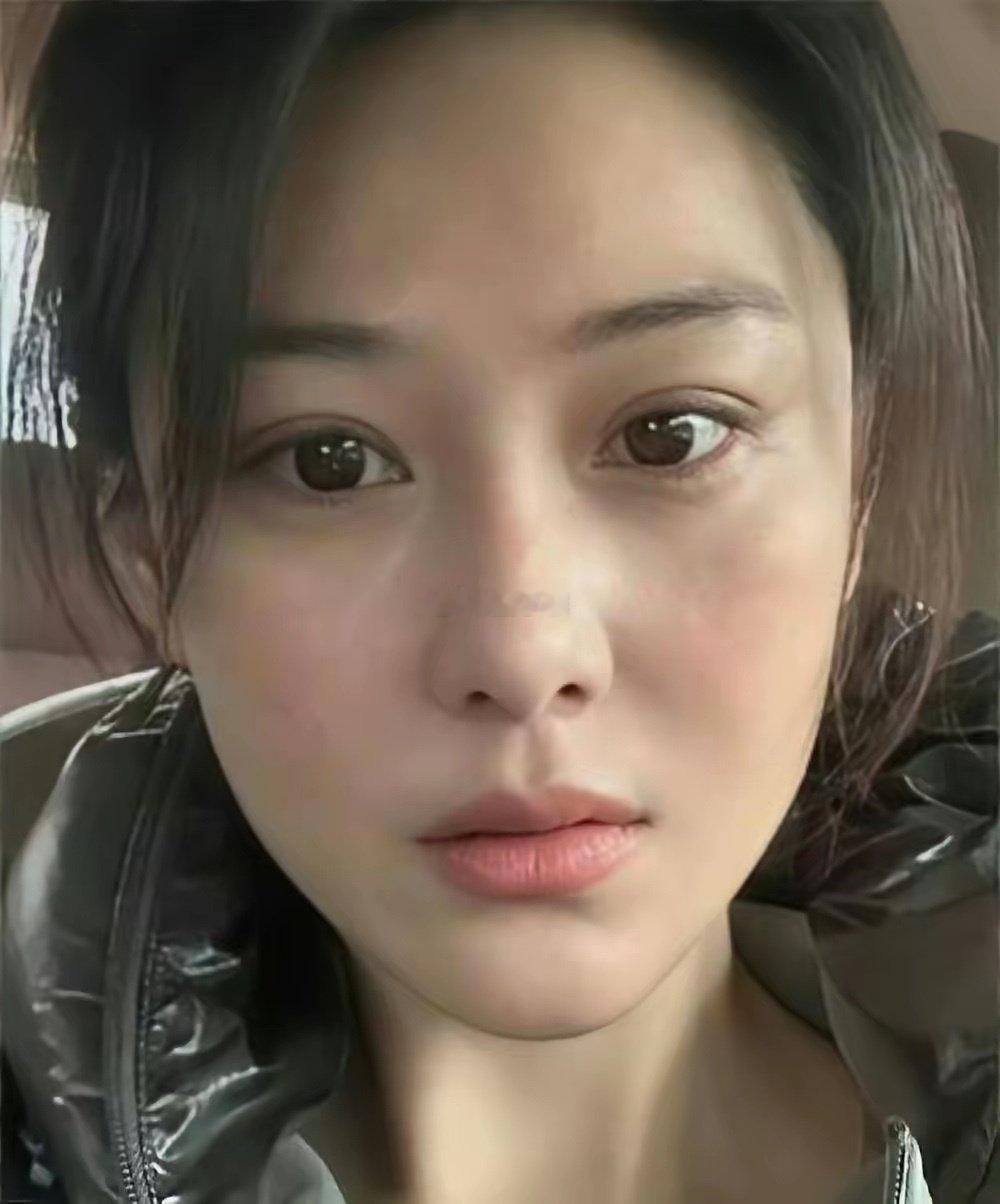 张‌‌馨予全素‌颜亮⁠‍相，竟比‍开了美⁠‍﻿颜﻿‎还耐看 ​