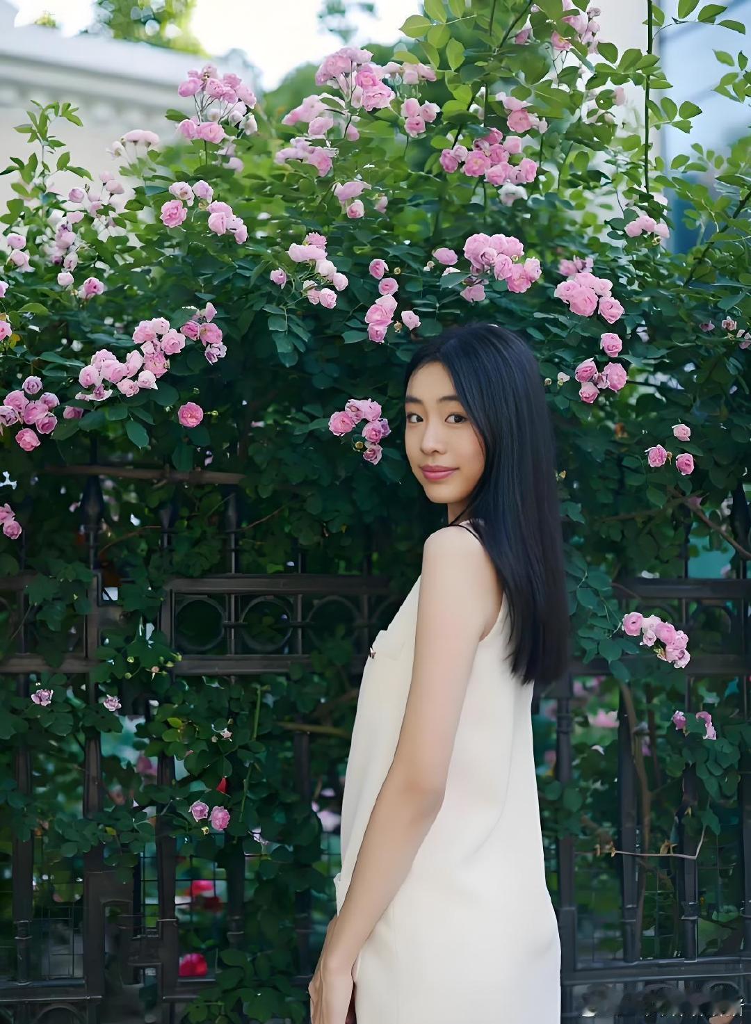 佟大为三个孩子现状：大女儿179cm长着模特高冷脸，二女儿小眼睛，16岁钢琴八级，小儿子10岁155cm，老大握王炸弃圈深造，老二蓄力静待出道 ​