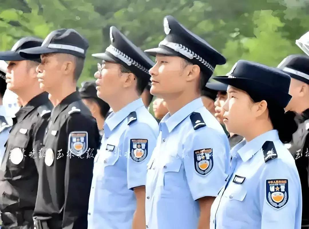 公安局常年招辅警，报名的人一大堆，为啥岗位总招不满？
 
刷招聘信息经常能看到，各地公安不停在招辅警。不少人很疑惑：明明报名的年轻人特别多，为啥总是年年招人、年年缺人？很多人以为是没人愿意干，真相并没有那么简单。
 
编制卡死，基层活却越干越多
 
正式民警属于专项编制，名额管控非常严格，不会跟着城