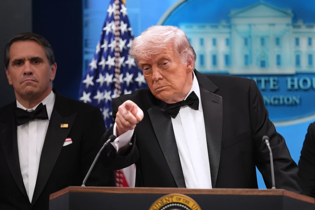 突发！特朗普再遭枪击