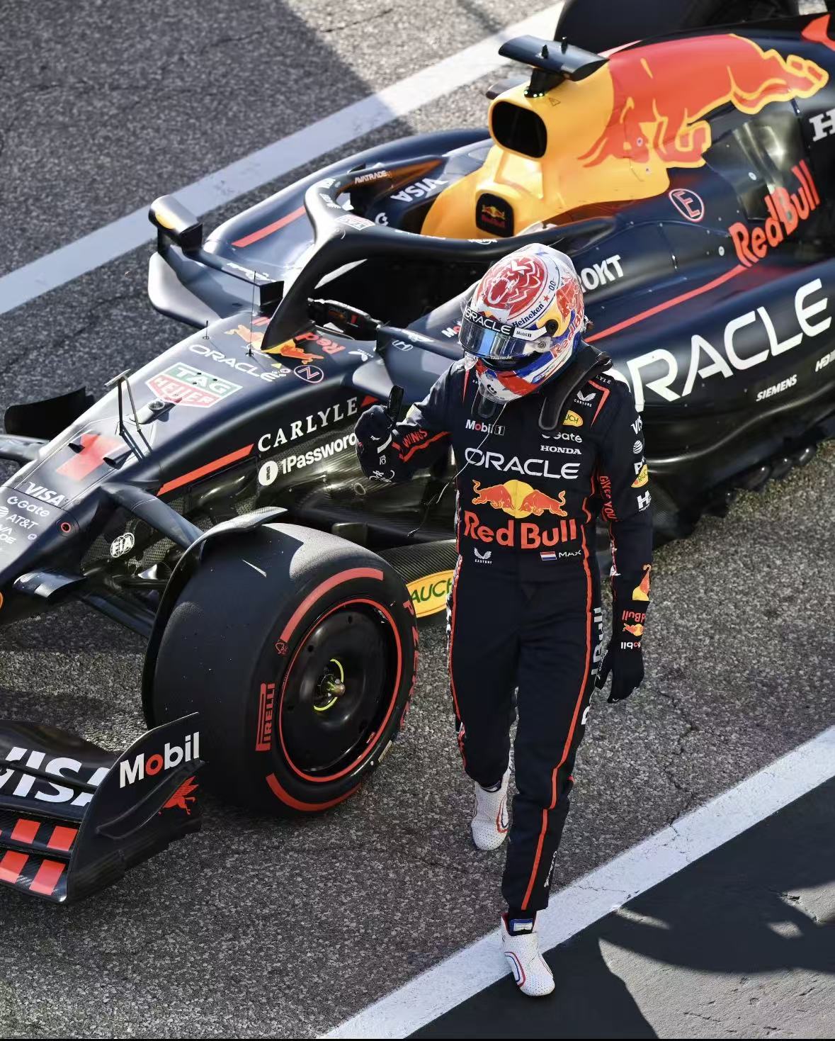 F1 美国站复盘｜法拉利的进站策略，差点改写领奖台顺序
  聊 F1 美国站，不能不提法拉利的战术选择。勒克莱尔起步抢占第二之后，车队很早就计划早进站换胎，想用 undercut 去抢位置。可惜迈凯伦的进站速度更快，诺里斯靠着更快的换胎窗口完成反超。可以说策略思路没问题，只是执行环节差了一点点。法拉
