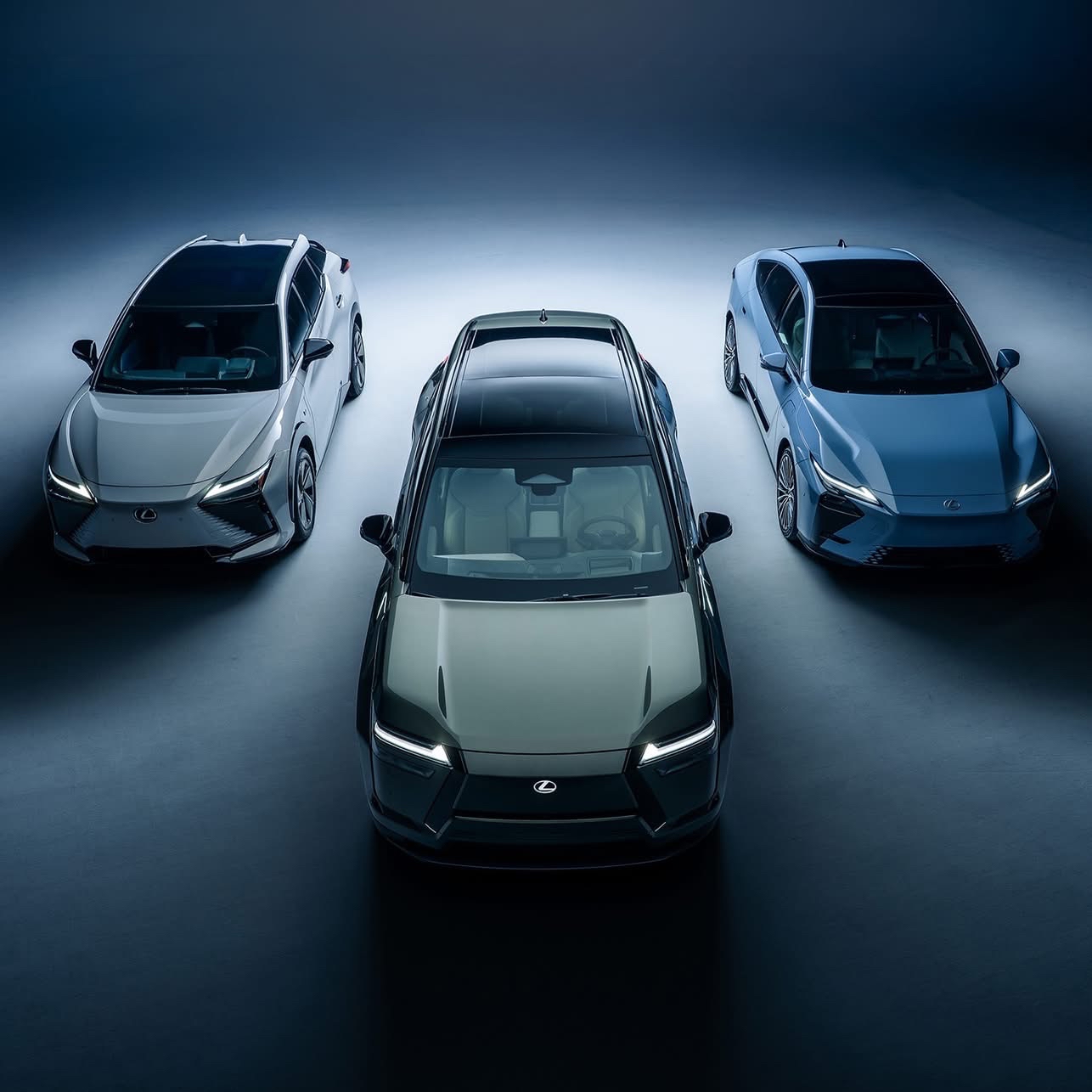 全电动的 Lexus 这几款都很有魅力。先说说 RZ，它外观时尚动感，线条流畅，开在路上回头率超高，动力性能也不错，能带来激情的驾驶体验。
TZ 的话，空间表现可能更出色，一家人出行也不会觉得拥挤，实用性拉满。
而行政轿车 ES，那就是优雅与舒适的代名词，内饰豪华，座椅舒适得像家里的大沙发，开着它商